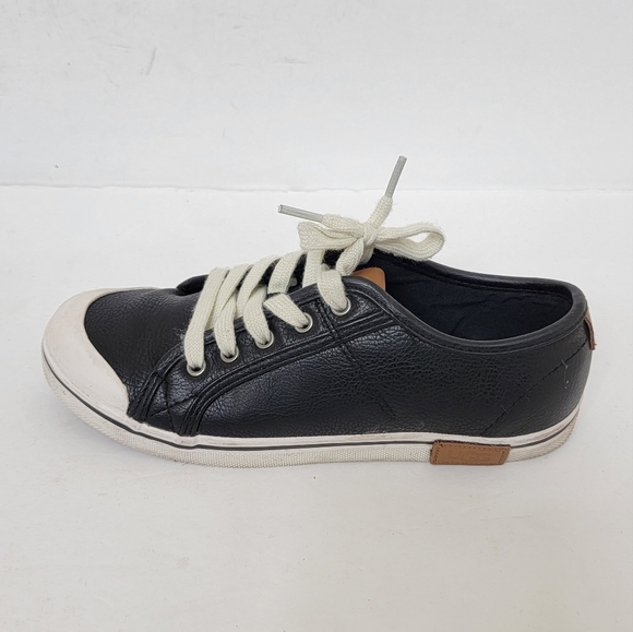 UGG Black Leather Lace Up Sneaker Size 4 Big Boys - Picture 4 of 13